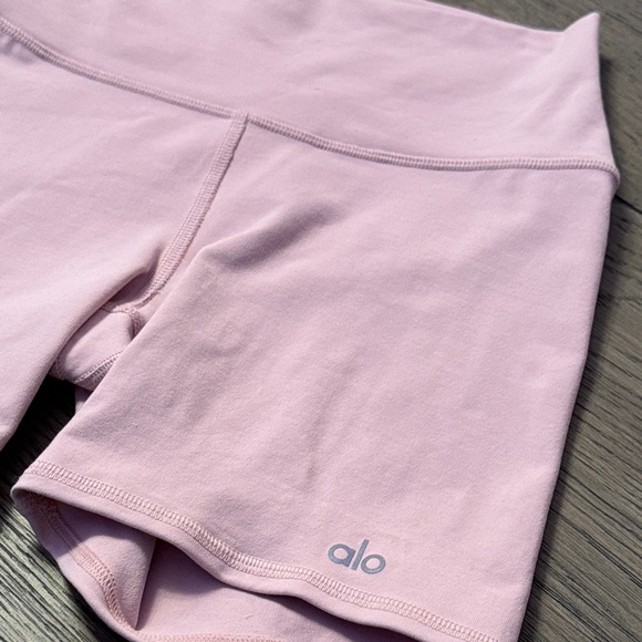 NWOT 🩰 ALO Yoga Women's Limited Edition Pink High-Waist Biker Shorts - Picture 6 of 6